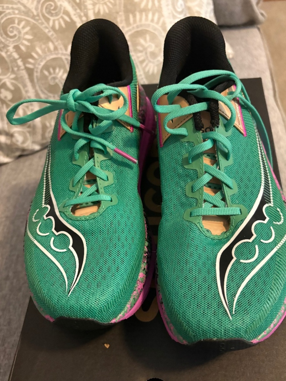 Saucony Endorphin Azura Size 8.5